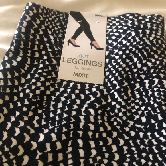 New! ▫️ Mix It Pattern Leggings ▫️ - Picture 3 of 4